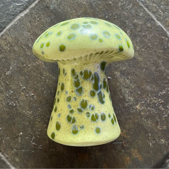 Vtg MCM 70s Ceramic Green Speckled Drip Glaze Big Mushroom Spice Shaker Salt - Picture 1 of 5